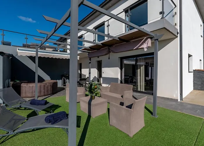 Afa Proche Ajaccio, Magnifique Villa Avec Piscine Privee 8 Personnes
